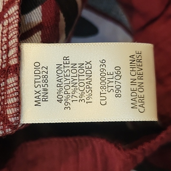 Max Studio - Picture 7 of 7